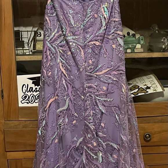 Size 2 lavender prom gown never worn - Picture 3 of 7